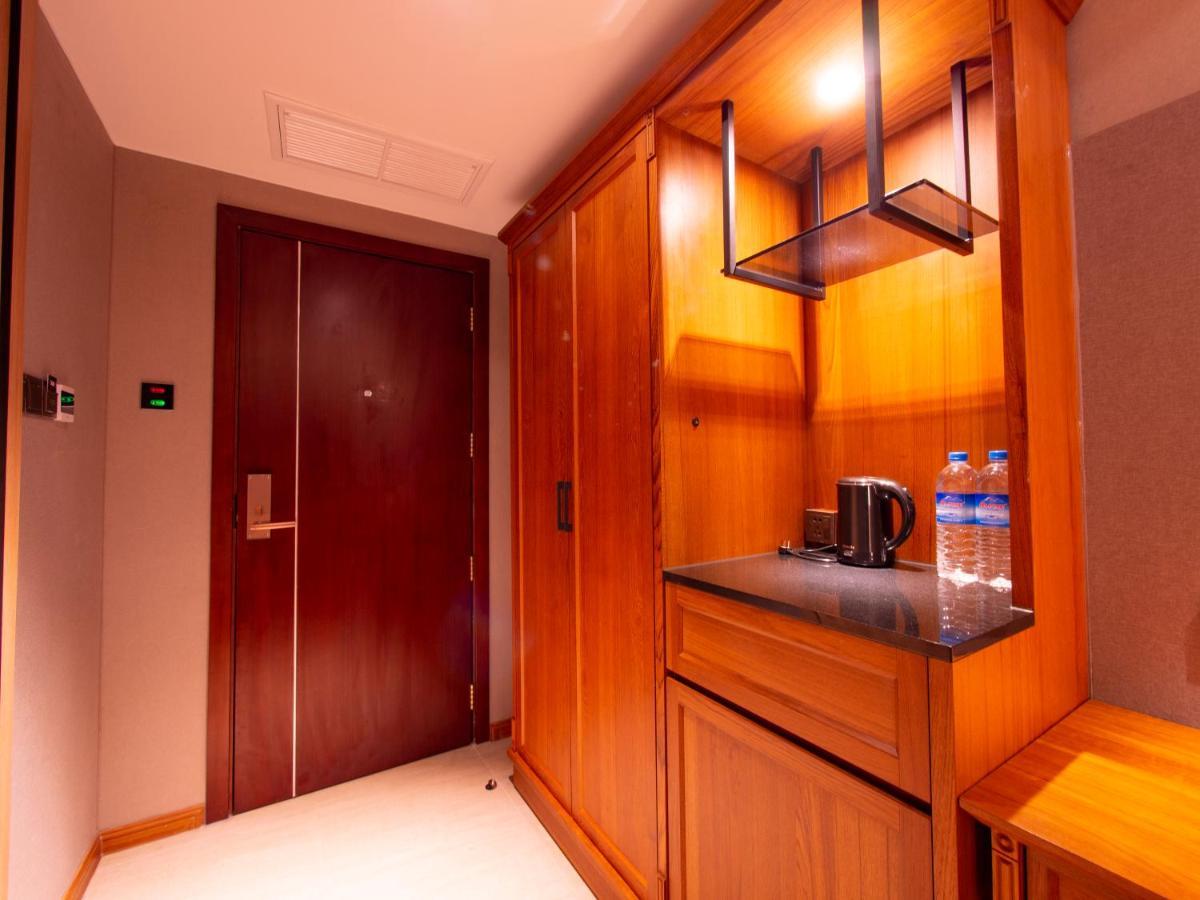 יאנגון Prince Hotel מראה חיצוני תמונה